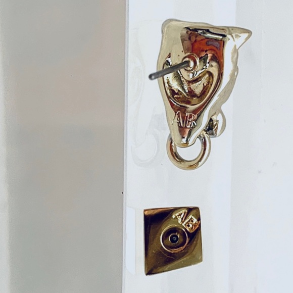 ALEXIS BITTAR • Gold Panther Head Crystal Eyed Post Stud Ring Earrings - Picture 10 of 12